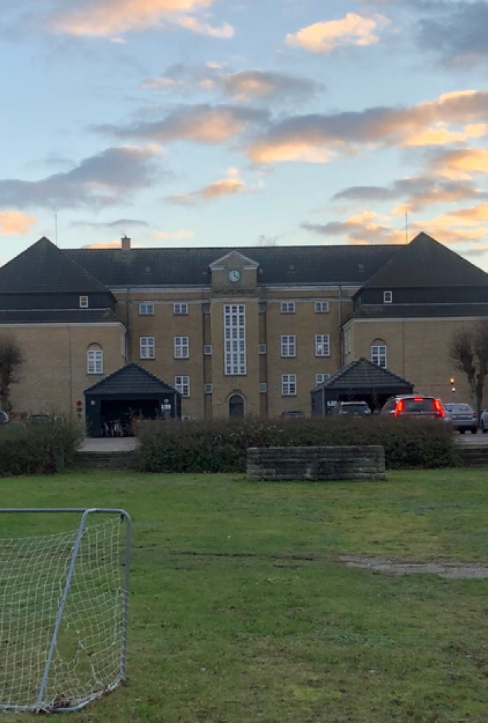 Billedet viser bygningerne på campus Holbæk